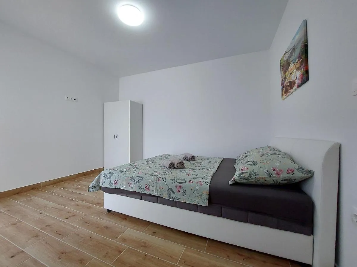 Apartment And Rooms Anne Dramalj Croatia