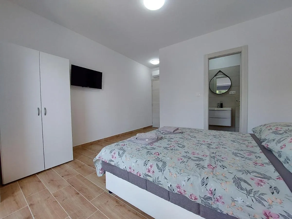 Apartment And Rooms Anne Dramalj