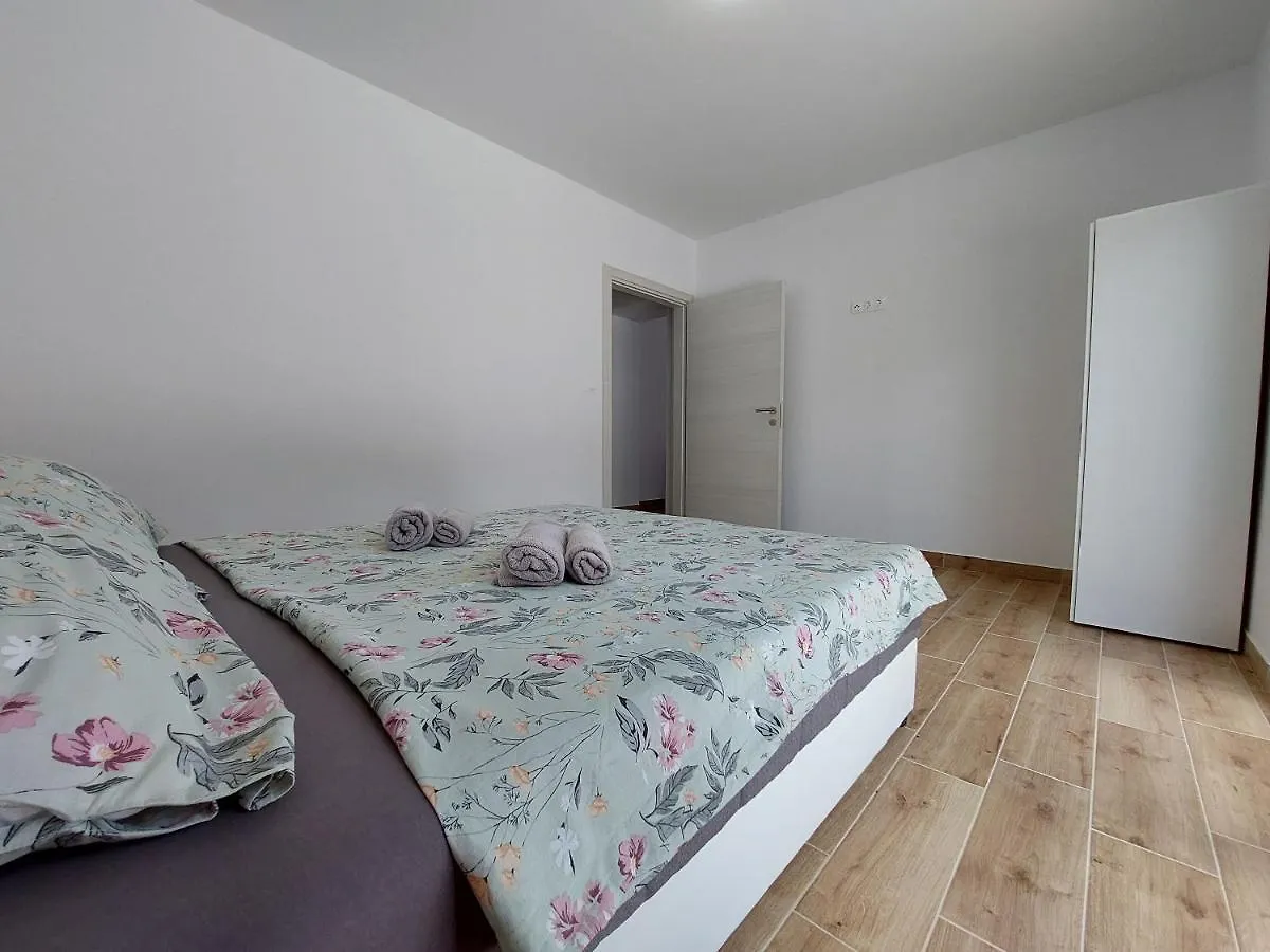 Apartment And Rooms Anne Dramalj